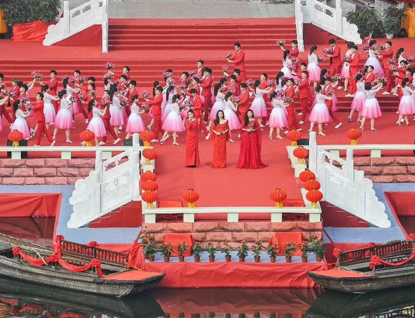 央視唱響新時代，走進臺兒莊雙層水上舞臺